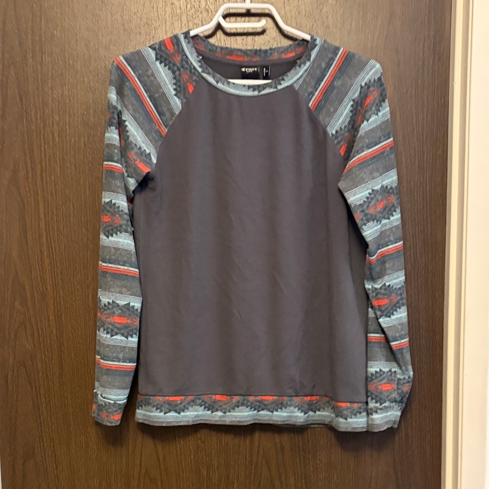 Cinch Women's Gray and Blue Patterned Tee